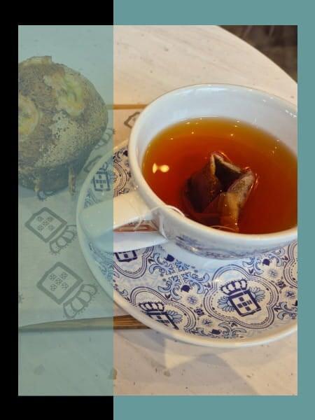 Hot tea and muffin served at a café 